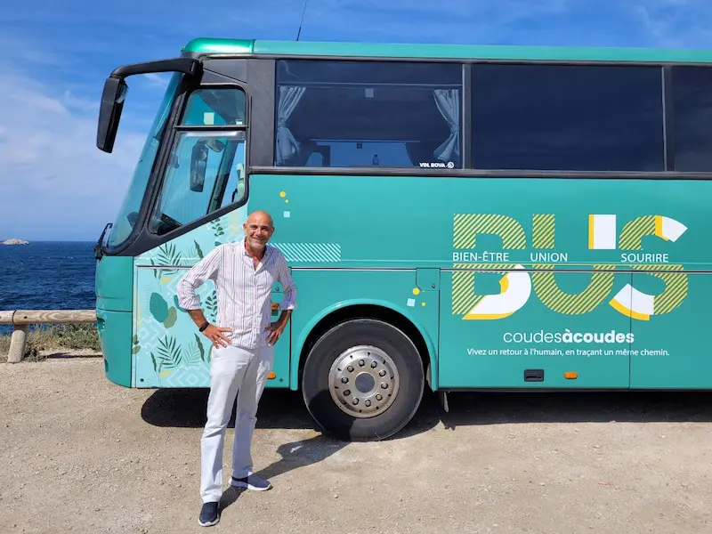 Coudes à Coudes, Bus itinérant, réunions, découverte Marseille